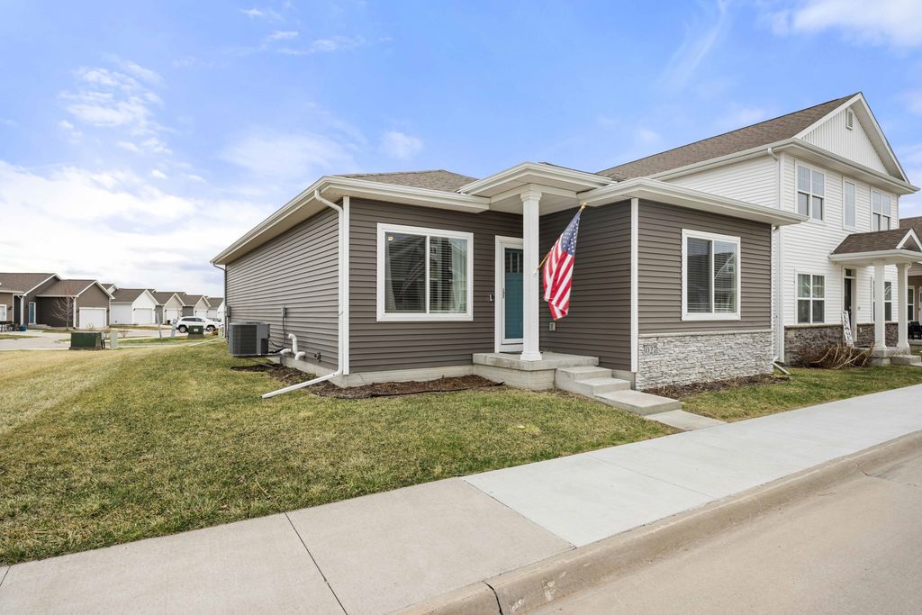 3027 NW Northwood Lane, Ankeny, IA 50023