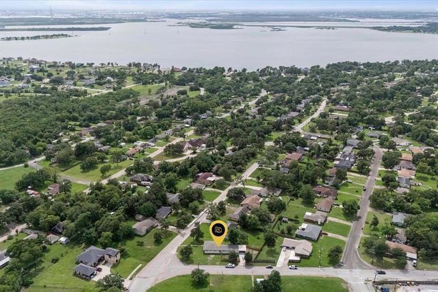 200 Burnett Drive, Baytown, TX 77520