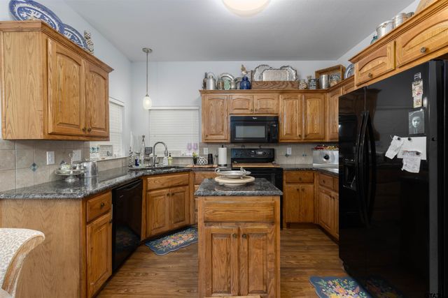 18424 Walnut Circle, Flint, TX 75762