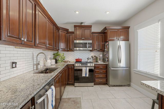 3703 Cambridge Avenue, El Paso, TX 79903