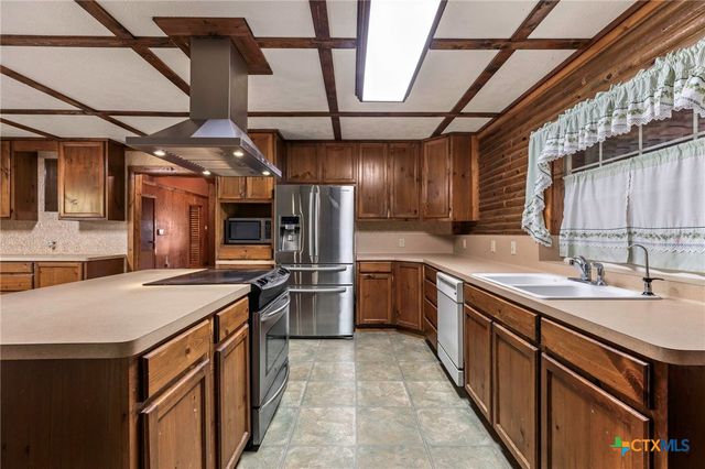 55 County Line Road, Dale, TX 78616