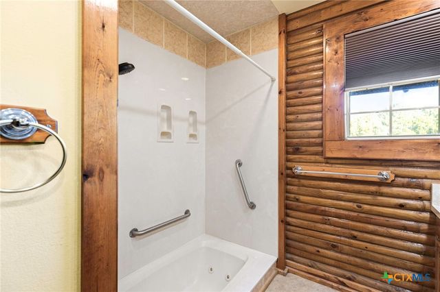 55 County Line Road, Dale, TX 78616