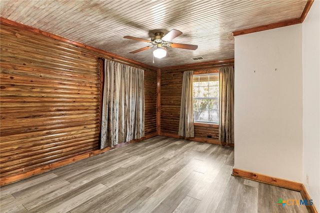 55 County Line Road, Dale, TX 78616