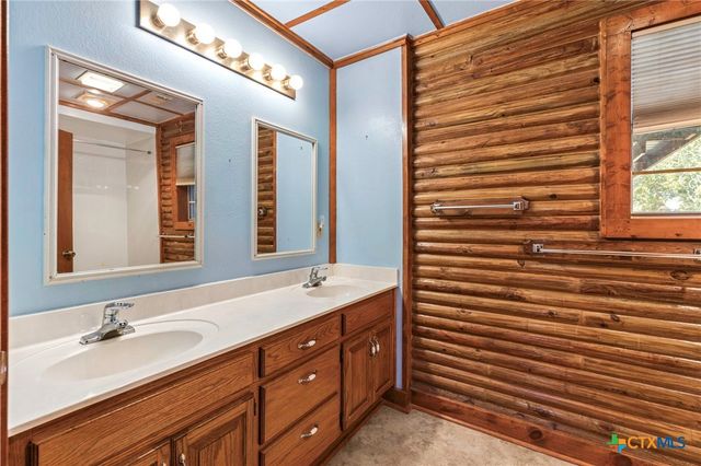 55 County Line Road, Dale, TX 78616