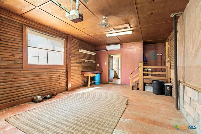 55 County Line Road, Dale, TX 78616