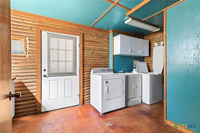 55 County Line Road, Dale, TX 78616