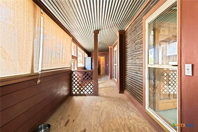 55 County Line Road, Dale, TX 78616