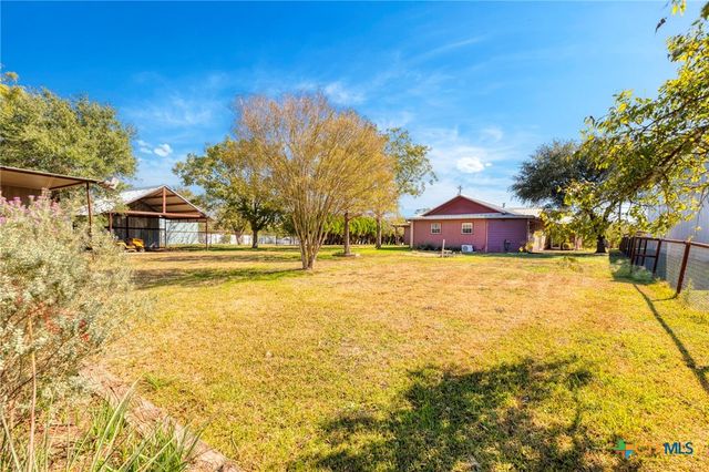 55 County Line Road, Dale, TX 78616