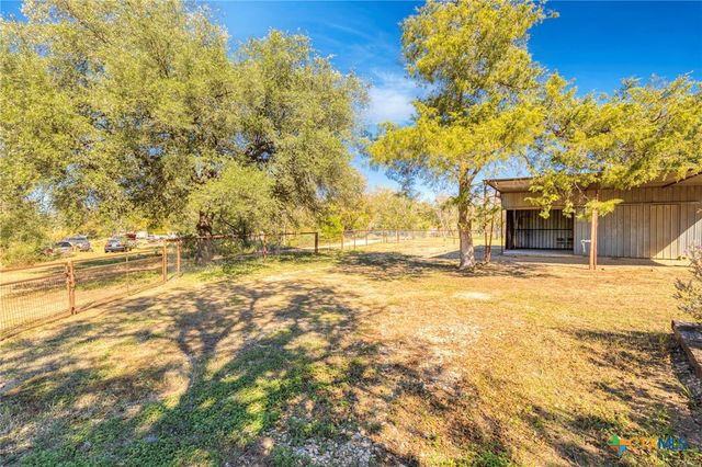 55 County Line Road, Dale, TX 78616