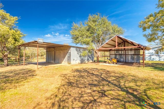 55 County Line Road, Dale, TX 78616