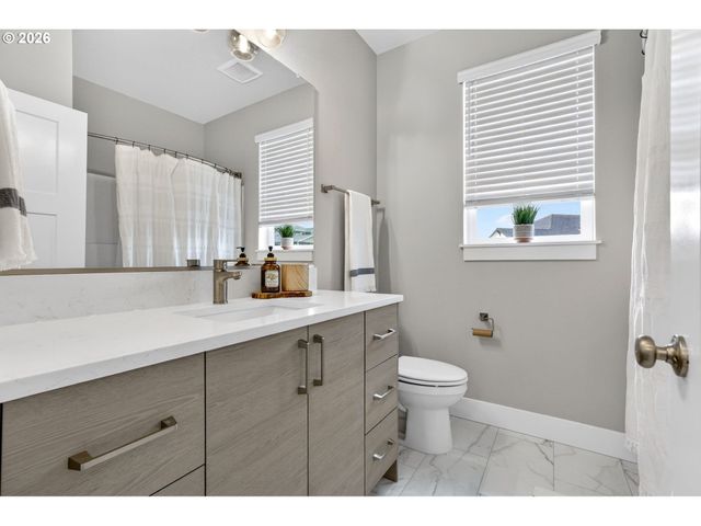 2035 E OTTER Loop 66, La Center, WA 98629
