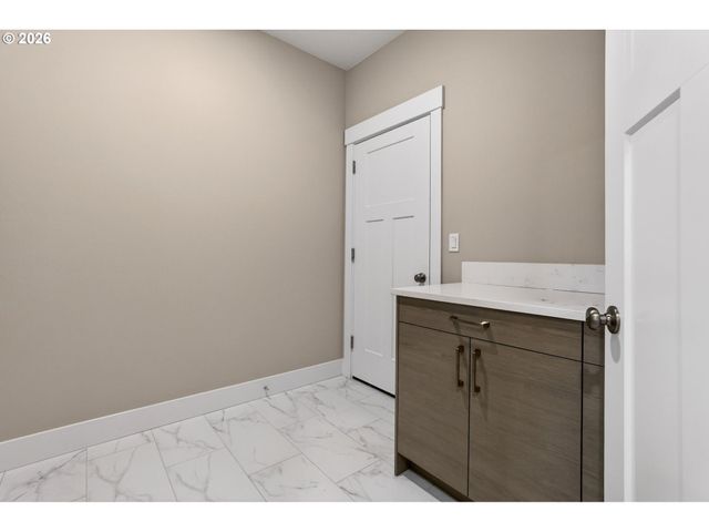 2035 E OTTER Loop 66, La Center, WA 98629