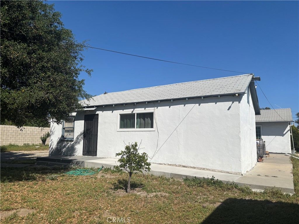 Image 1 of property listing at 8005 Oleander, Fontana, CA 92336