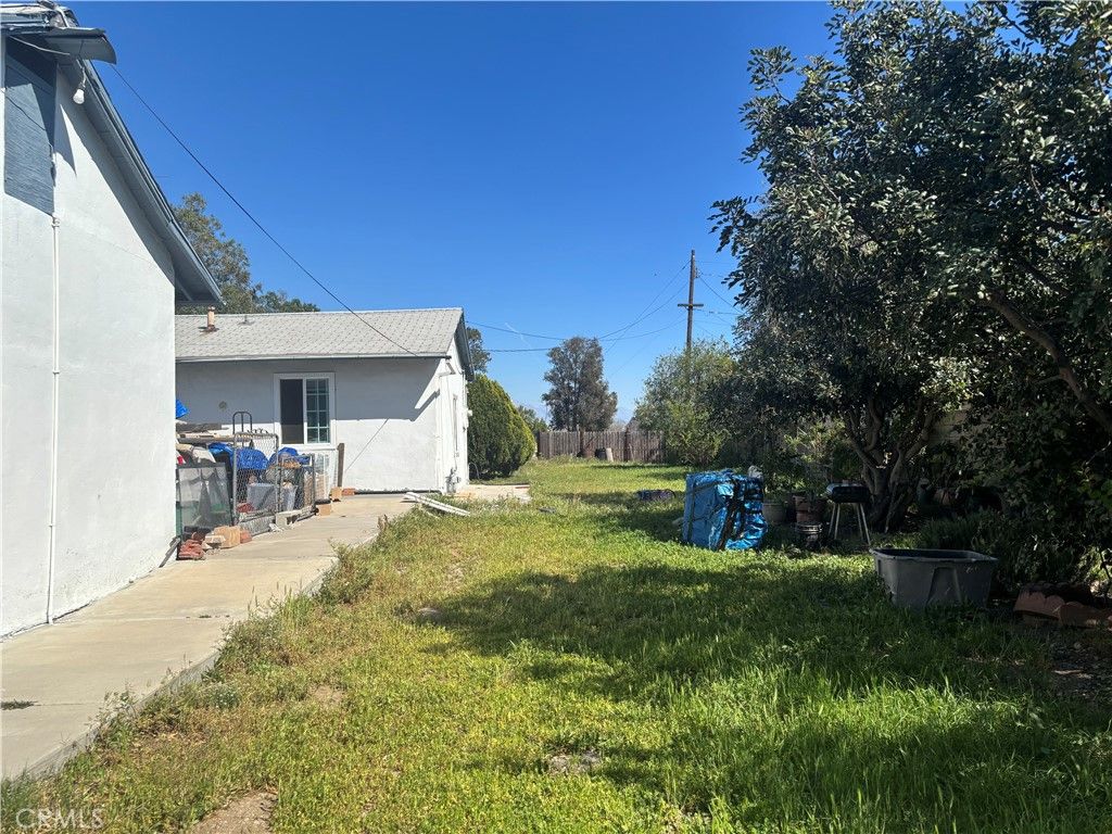 Image 3 of property listing at 8005 Oleander, Fontana, CA 92336