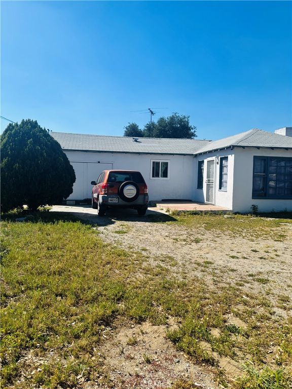 Image 5 of property listing at 8005 Oleander, Fontana, CA 92336