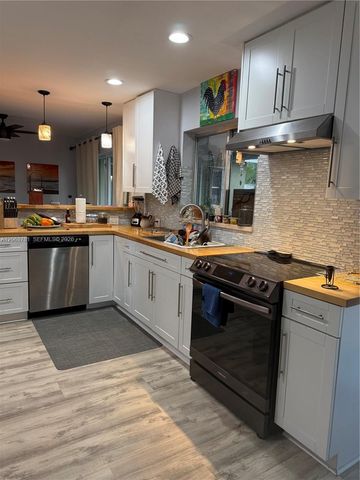 3600 NW 113th Ave, Sunrise, FL 33323