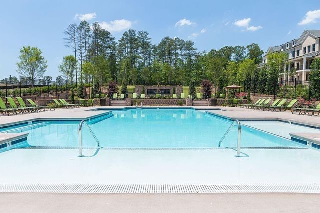 16 Lochurst Lane, Roswell, GA 30076