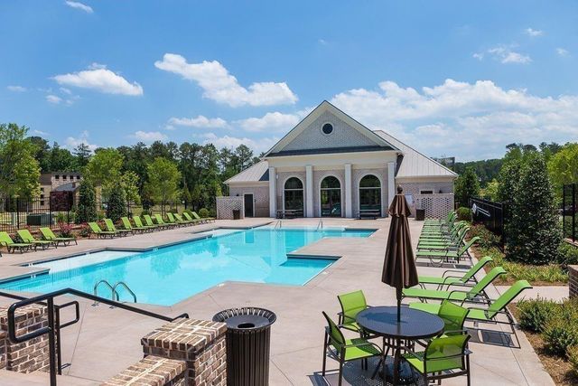 16 Lochurst Lane, Roswell, GA 30076