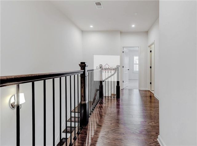 16 Lochurst Lane, Roswell, GA 30076