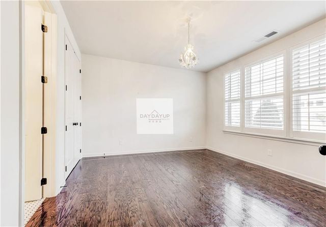 16 Lochurst Lane, Roswell, GA 30076