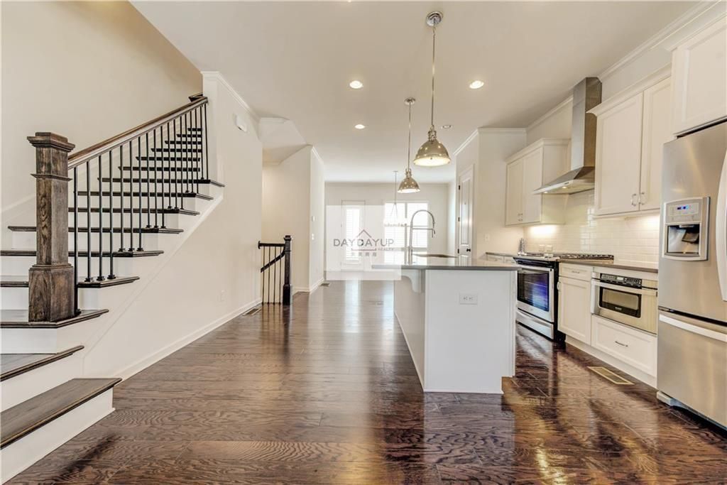 16 Lochurst Lane, Roswell, GA 30076