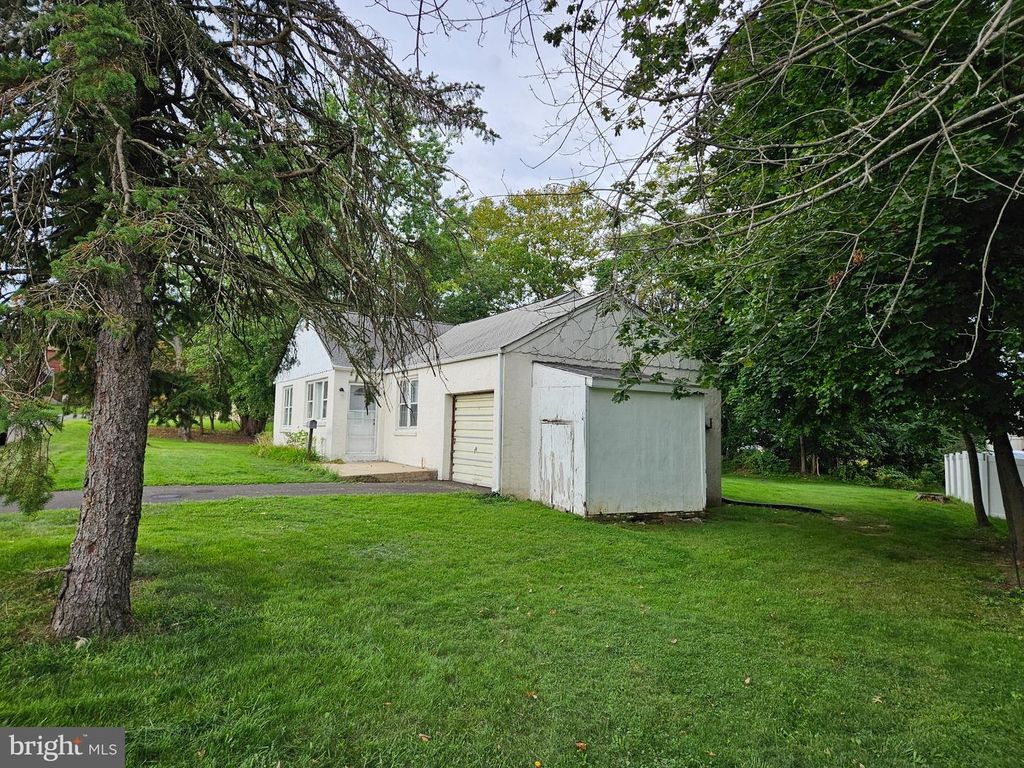 54 POPLAR AVE, WARRINGTON, PA 18976 — photo 2