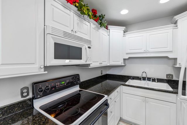 2601 Bellefontaine Street C104, Houston, TX 77025