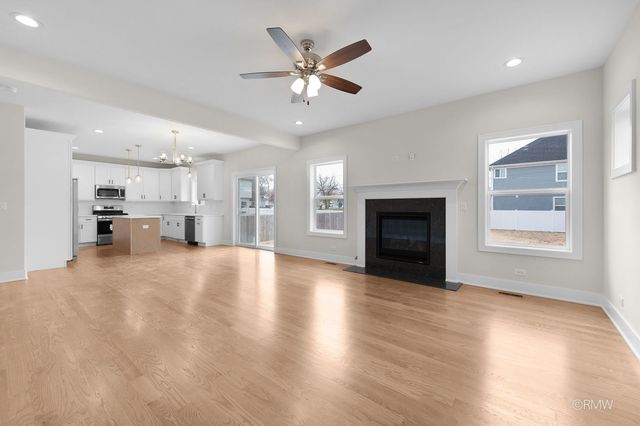 25W275 Doris Avenue, Carol Stream, IL 60188