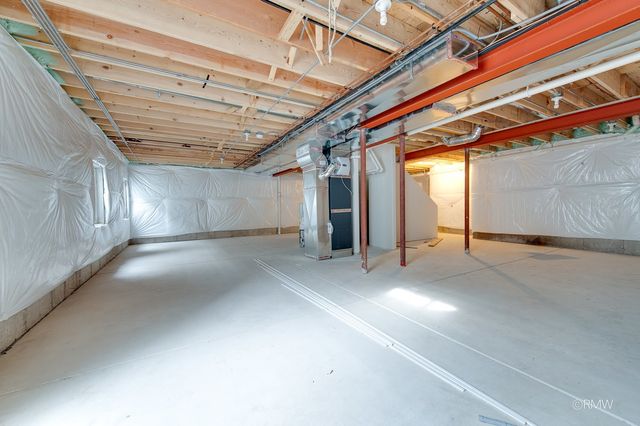 25W275 Doris Avenue, Carol Stream, IL 60188