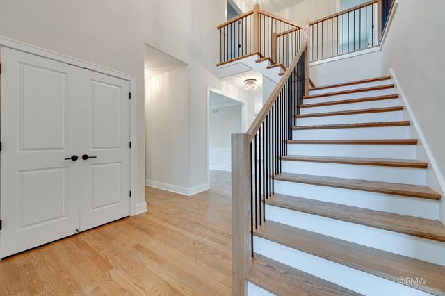 25W275 Doris Avenue, Carol Stream, IL 60188