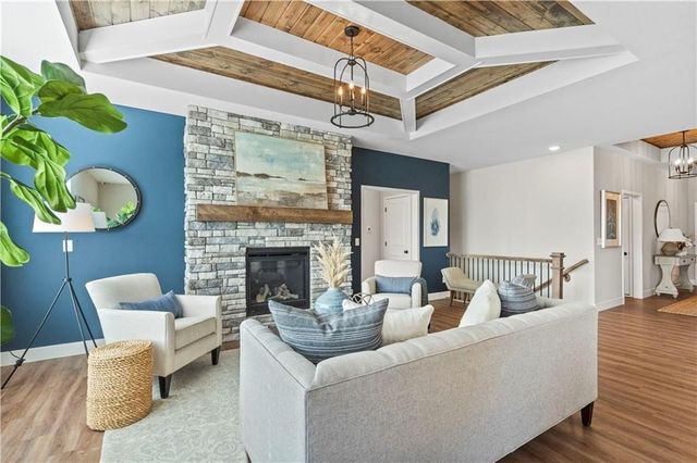 8320 SW 4th Court, Blue Springs, MO 64014