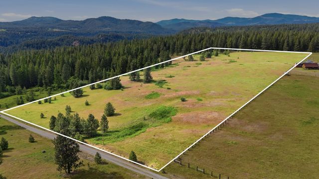 682 Henry Rd, Elk, WA 99009