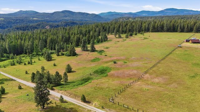 682 Henry Rd, Elk, WA 99009