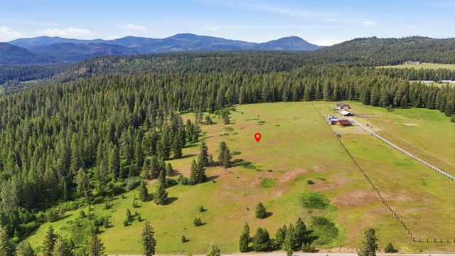 682 Henry Rd, Elk, WA 99009