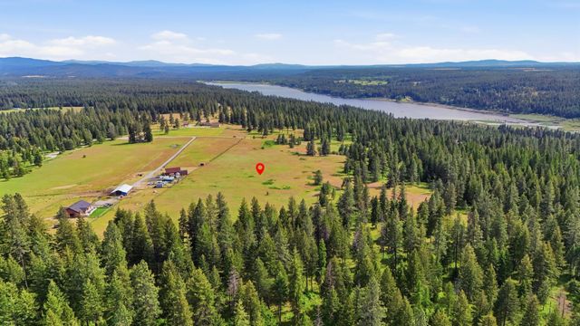 682 Henry Rd, Elk, WA 99009