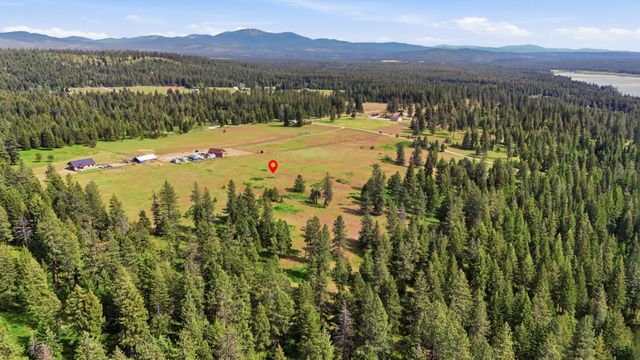 682 Henry Rd, Elk, WA 99009