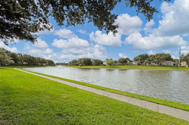 17627 S Summit Canyon Drive, Houston, TX 77095