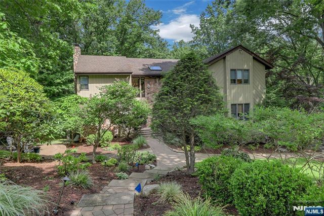 364 Canterbury Lane, Wyckoff, NJ 07481