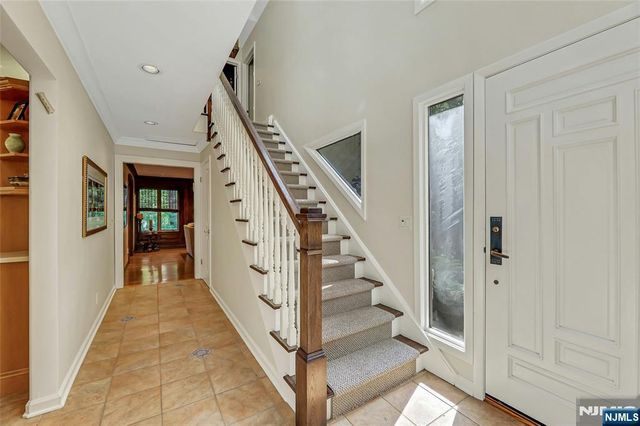 364 Canterbury Lane, Wyckoff, NJ 07481