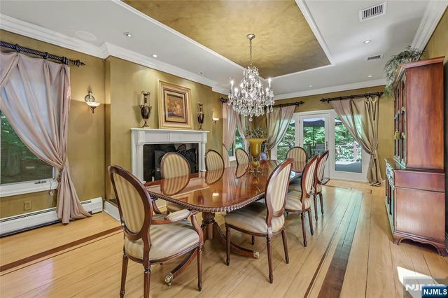 364 Canterbury Lane, Wyckoff, NJ 07481