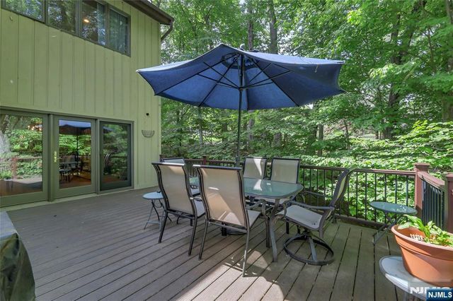 364 Canterbury Lane, Wyckoff, NJ 07481