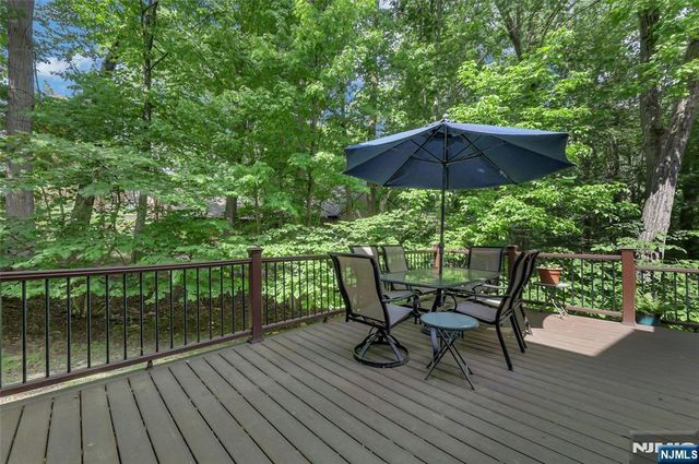 364 Canterbury Lane, Wyckoff, NJ 07481