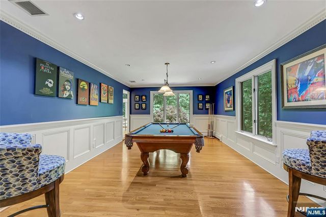 364 Canterbury Lane, Wyckoff, NJ 07481