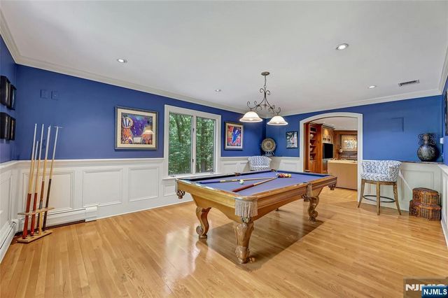 364 Canterbury Lane, Wyckoff, NJ 07481
