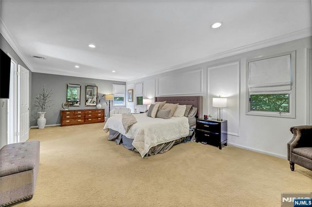 364 Canterbury Lane, Wyckoff, NJ 07481