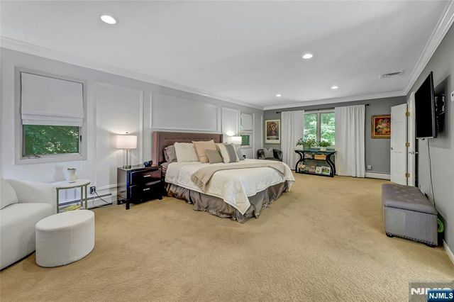 364 Canterbury Lane, Wyckoff, NJ 07481