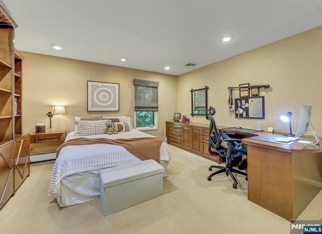 364 Canterbury Lane, Wyckoff, NJ 07481