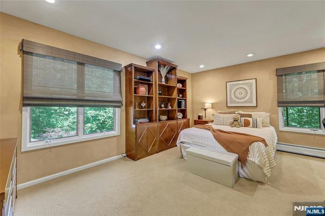 364 Canterbury Lane, Wyckoff, NJ 07481