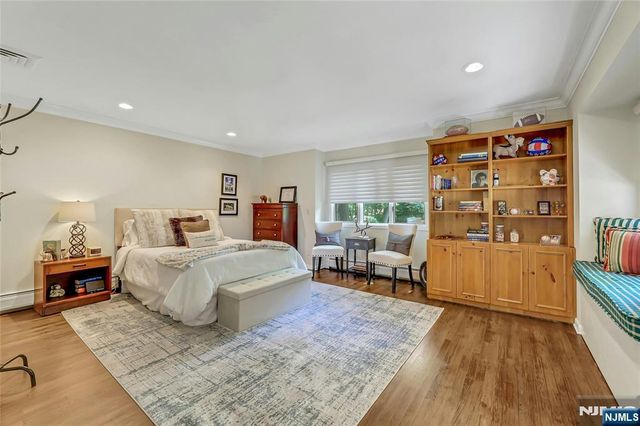 364 Canterbury Lane, Wyckoff, NJ 07481