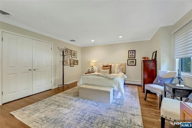 364 Canterbury Lane, Wyckoff, NJ 07481
